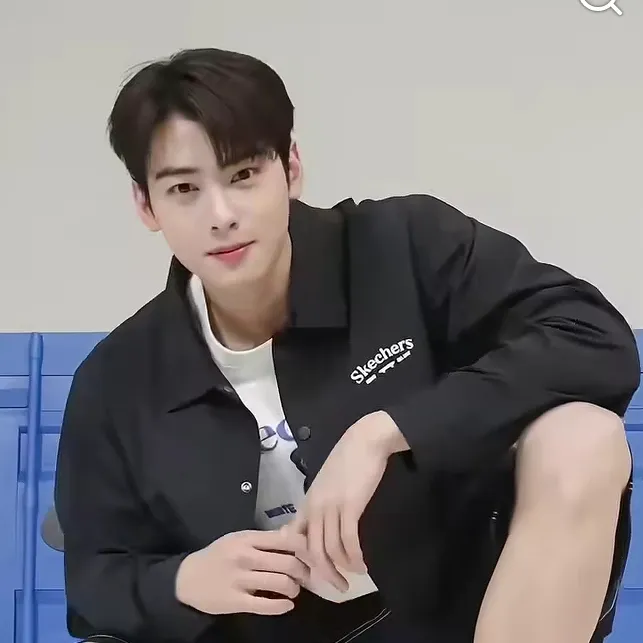 Latest photo of Cha Eunwoo