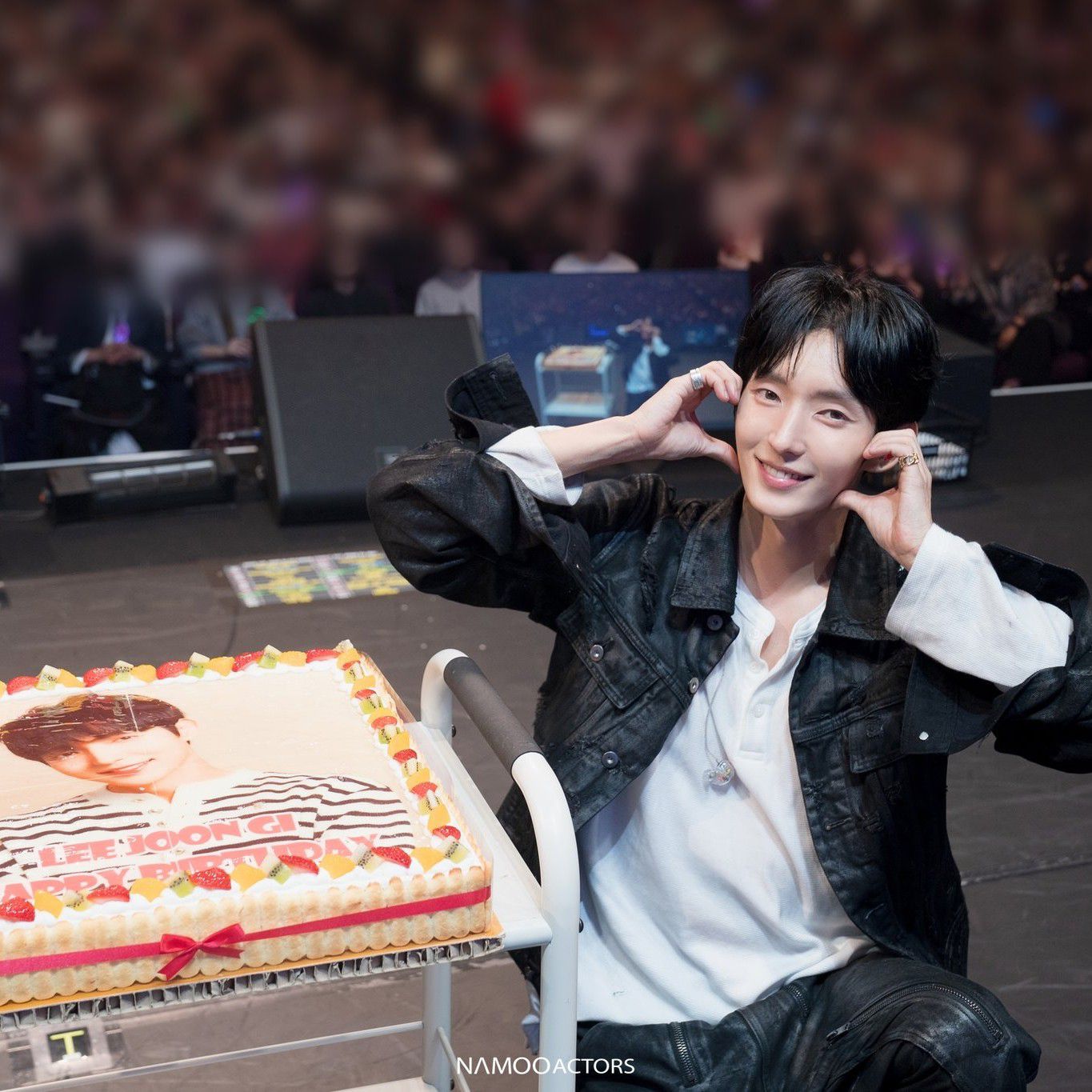 A moment captured by a fan of Lee Joongi