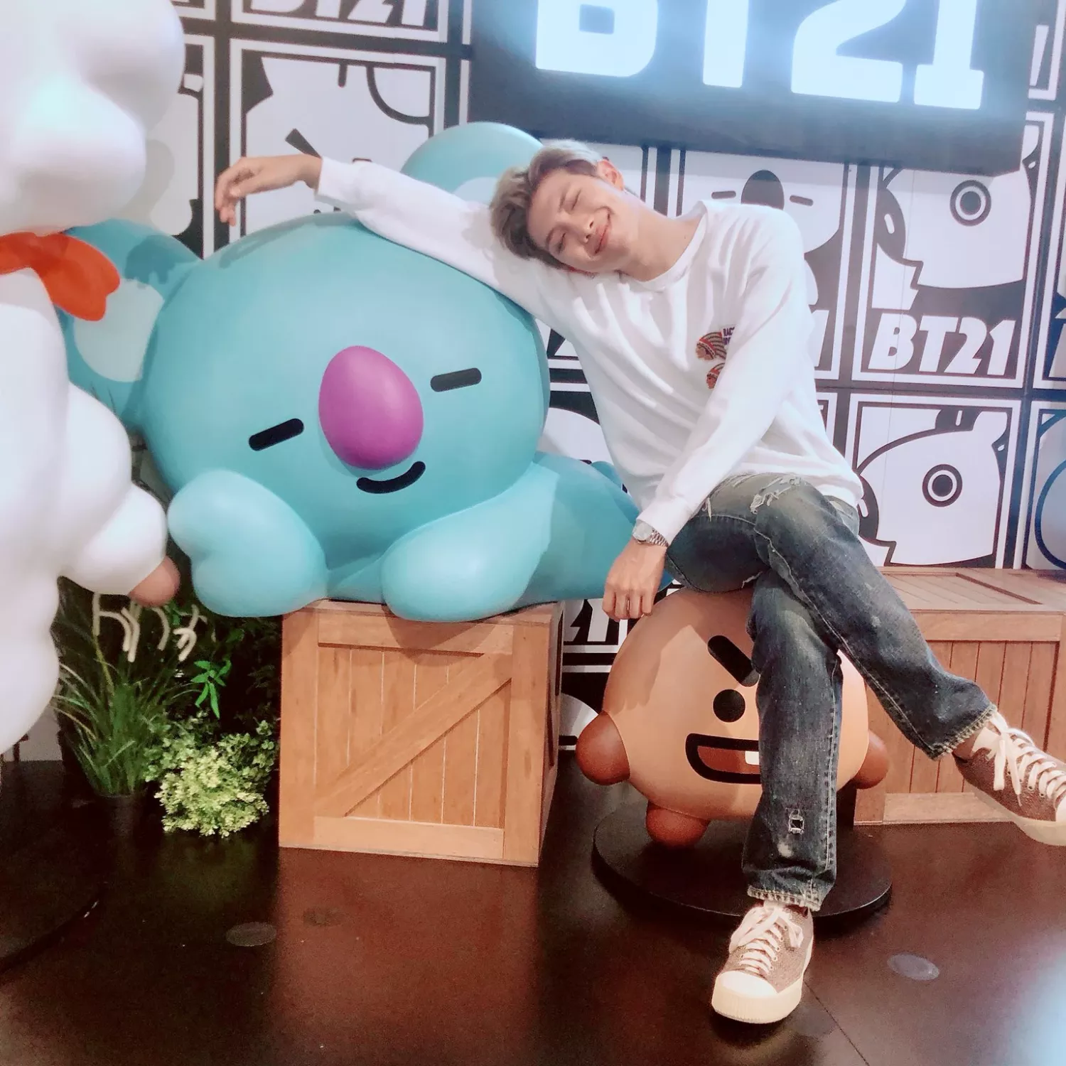 Recent activity shot of Kim Taehyung (V)