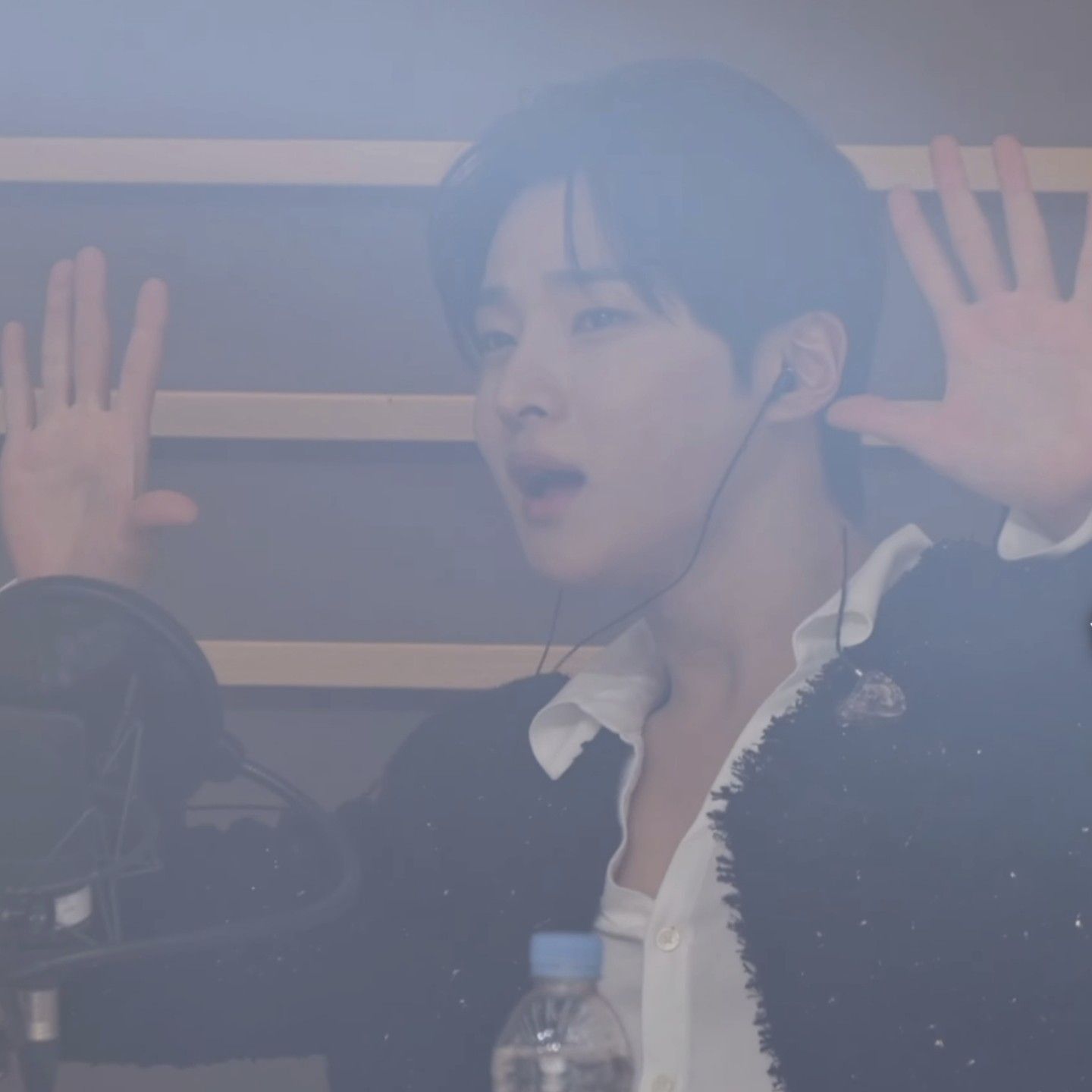 Behind-the-scenes cut of Seong Ri