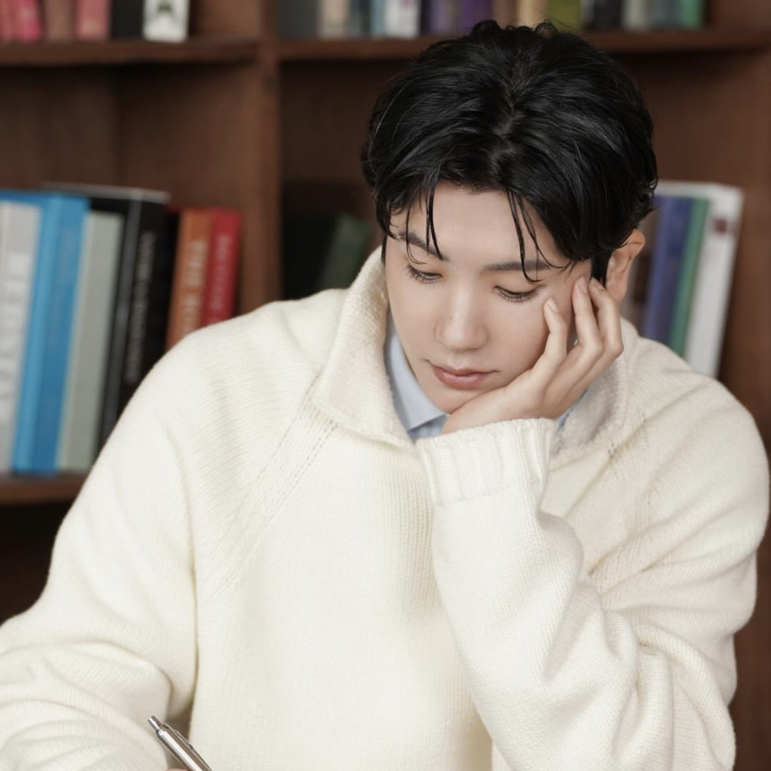 Behind-the-scenes cut of Park Hyungsik