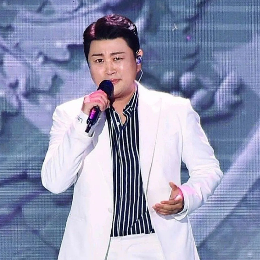 粉丝拍下的金浩中瞬间