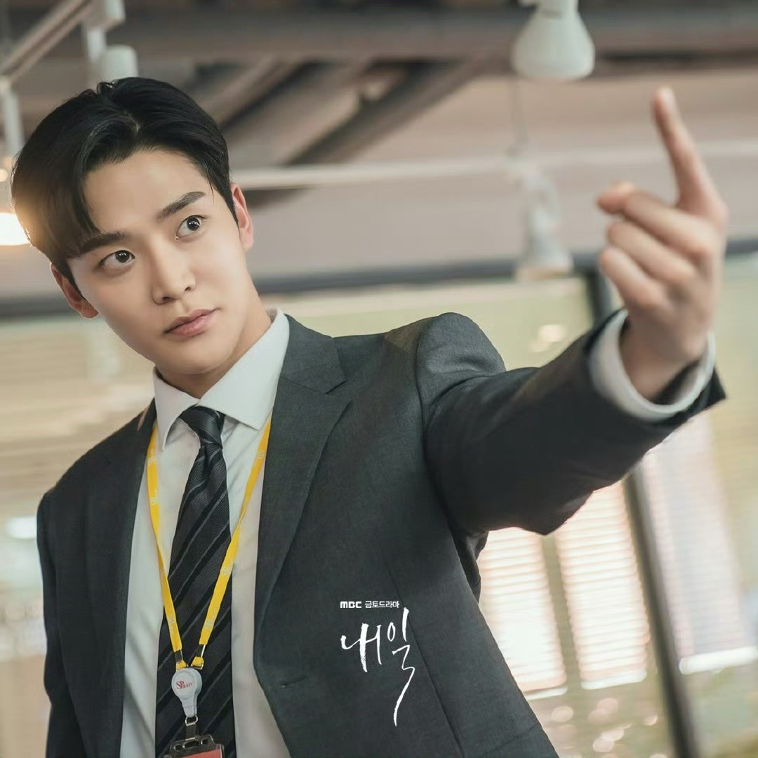 Foto kegiatan terbaru dari Rowoon