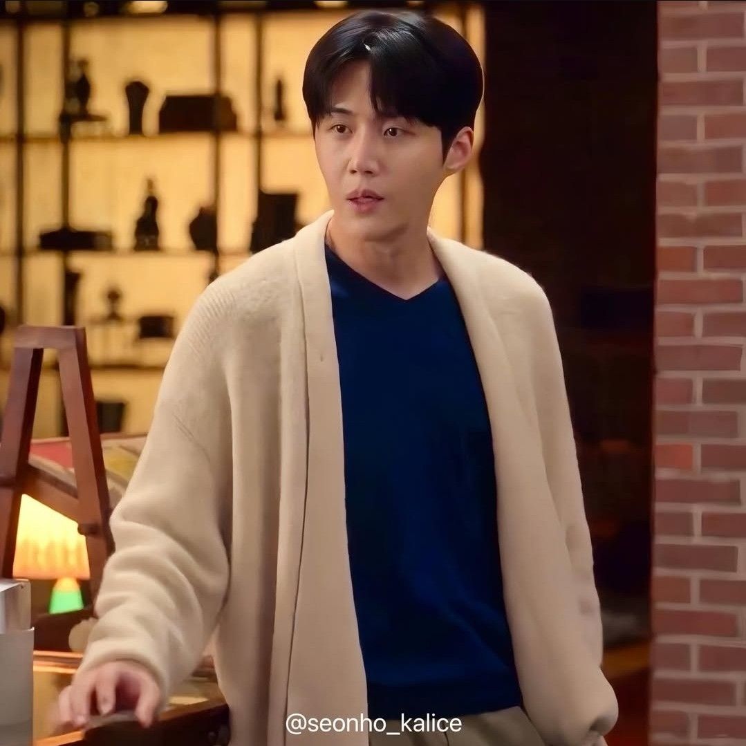 Behind-the-scenes cut of Kim Seonho