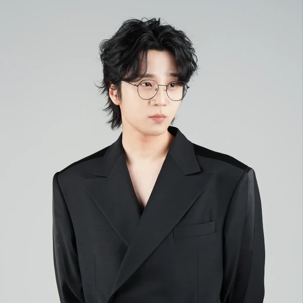 Representative photo of Park Jihoo (Mr. Trot 3) showing their charm