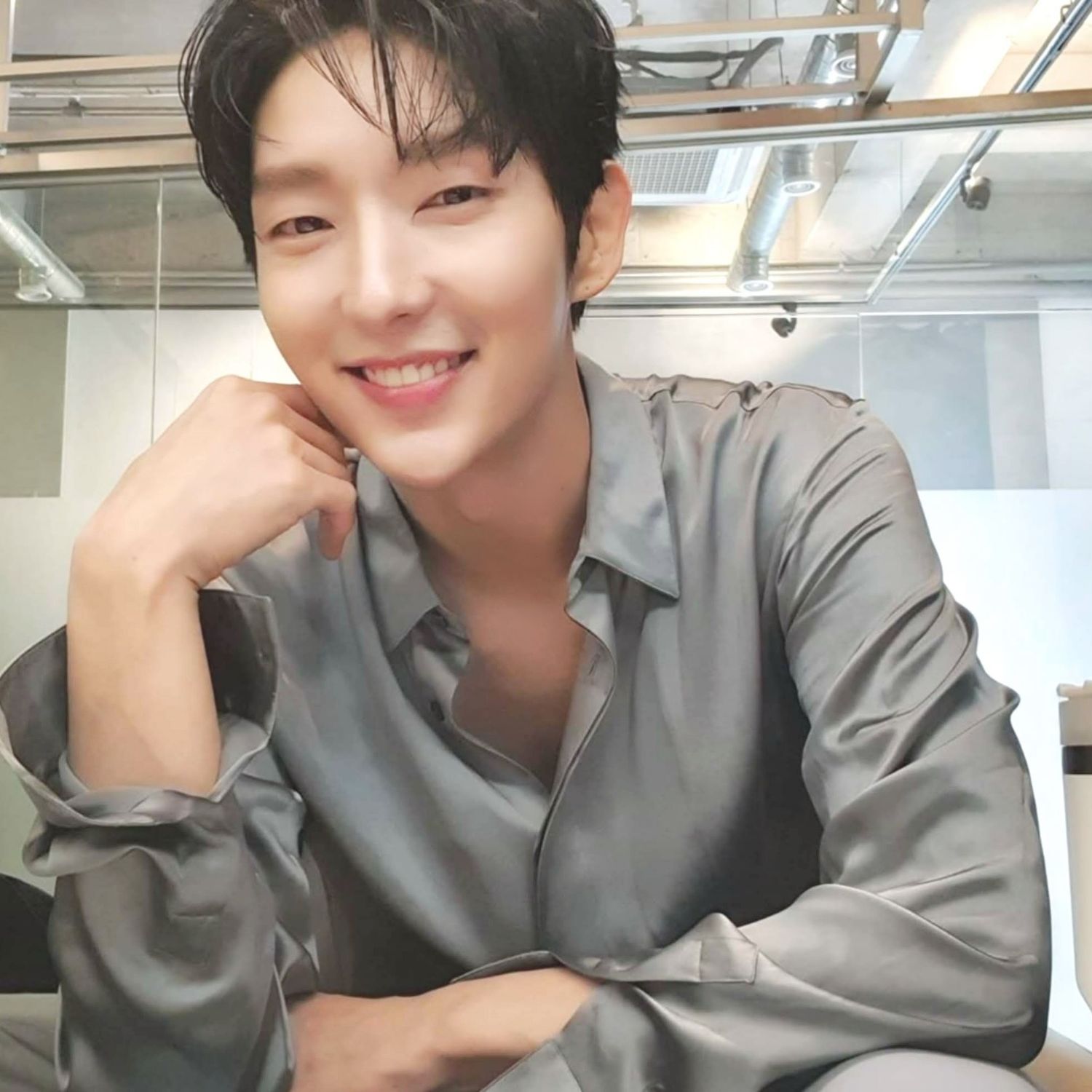 Behind-the-scenes cut of Lee Joongi