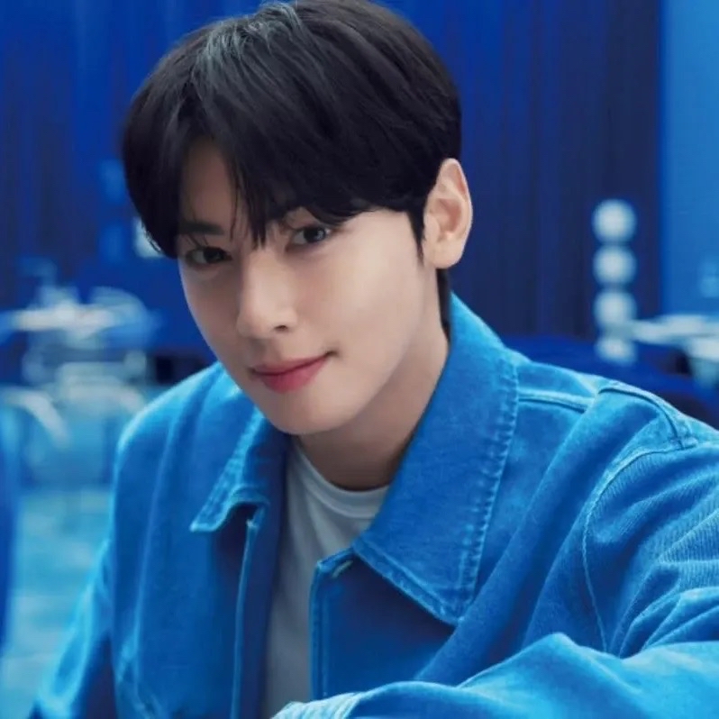 Behind-the-scenes cut of Cha Eunwoo