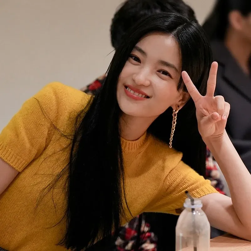 Behind-the-scenes cut of Kim Taeri