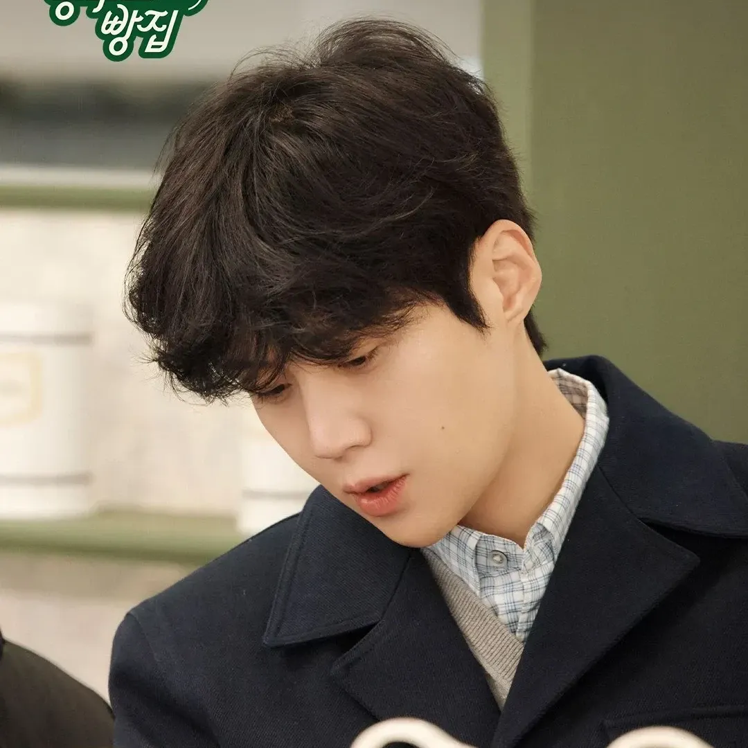Behind-the-scenes cut of Kim Seonho