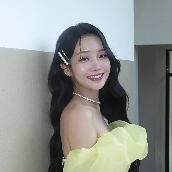 Behind-the-scenes cut of Kim Soyeon (2004)