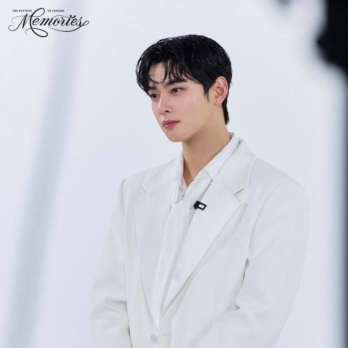 Recent activity shot of Cha Eunwoo