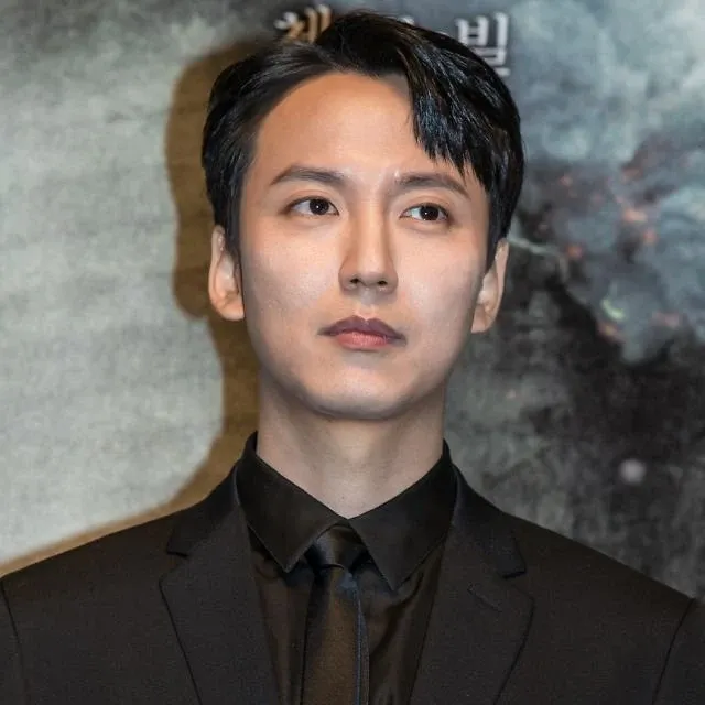 Behind-the-scenes cut of Kim Namgil