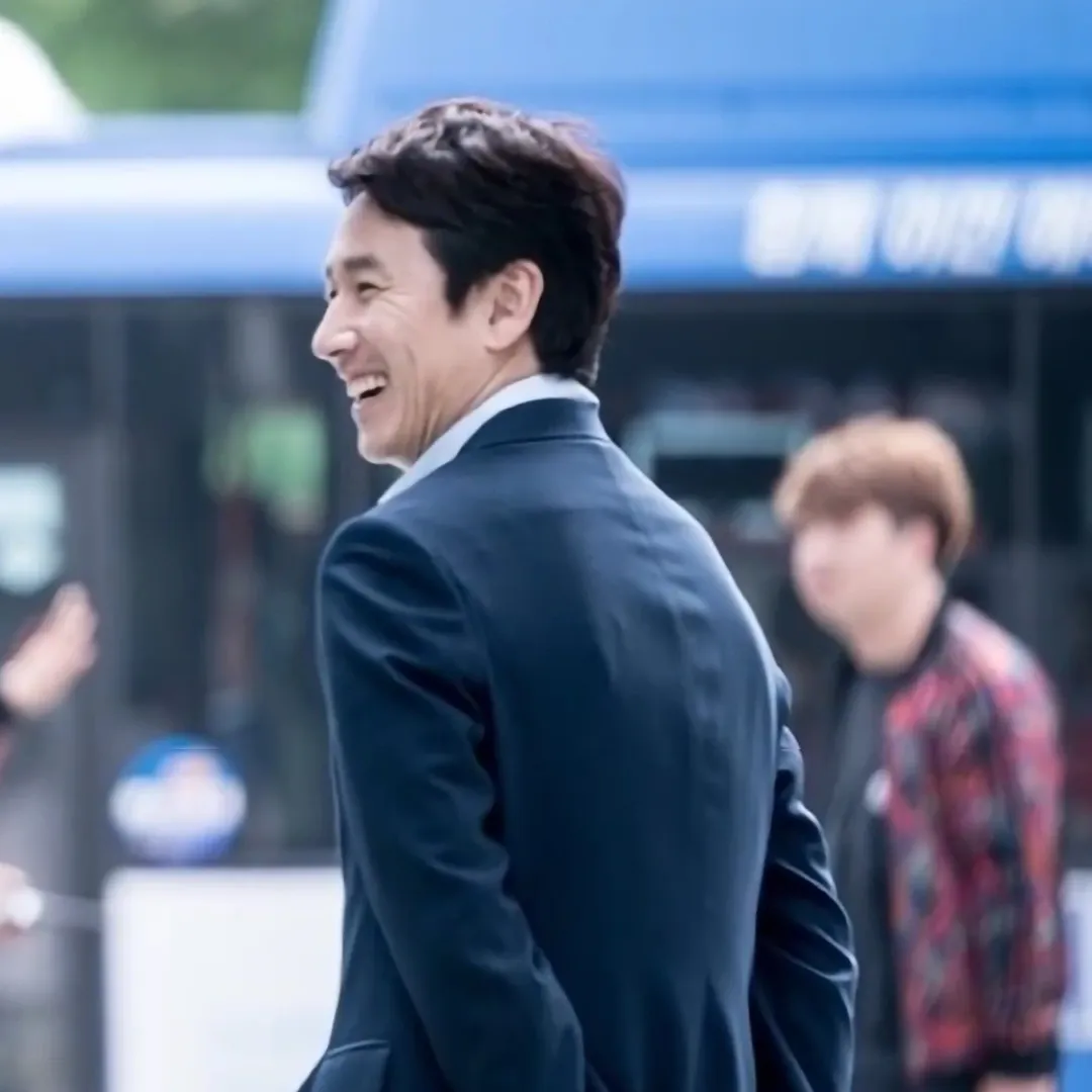 Behind-the-scenes cut of Lee Sunkyun