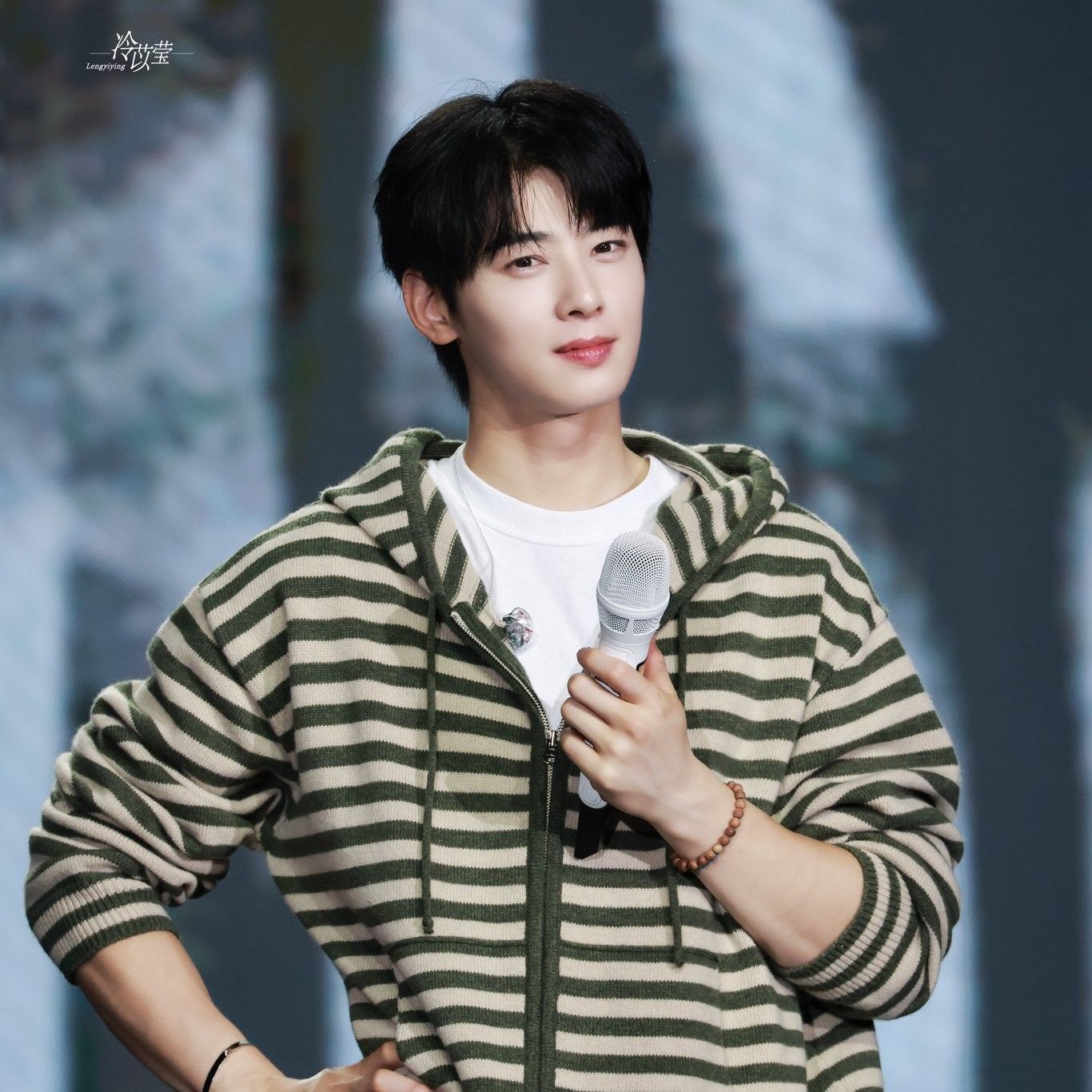 粉丝拍下的车银优瞬间