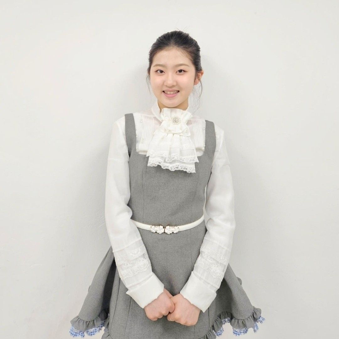 Behind-the-scenes cut of Yoon Yoonseo