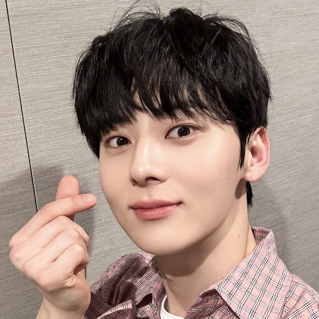 A moment captured by a fan of Hwang Minhyun