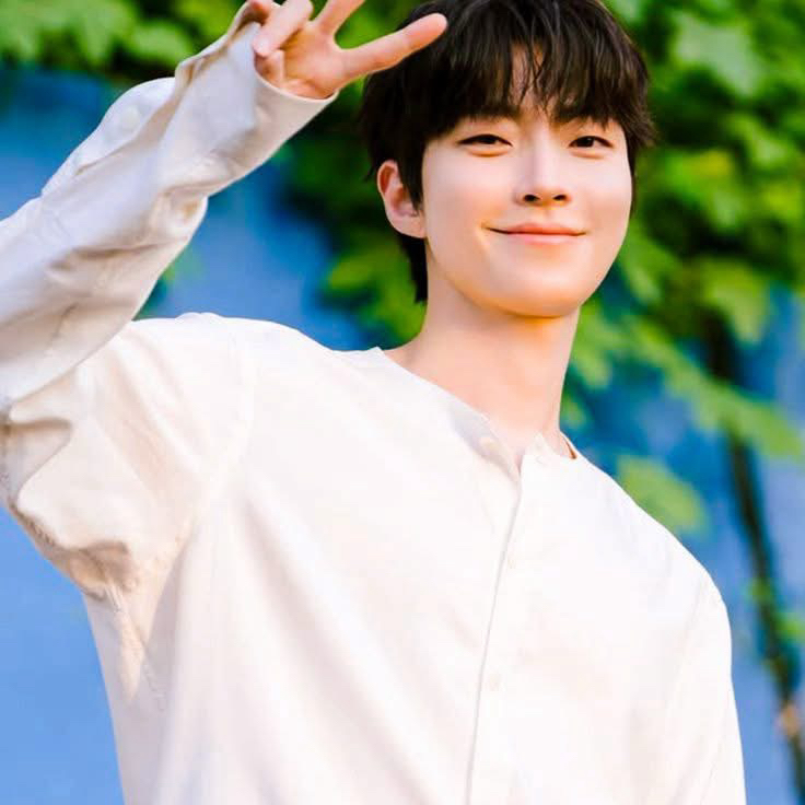 황인엽의 최신 사진