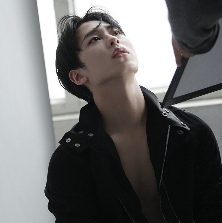 A moment captured by a fan of Lee Jaewook