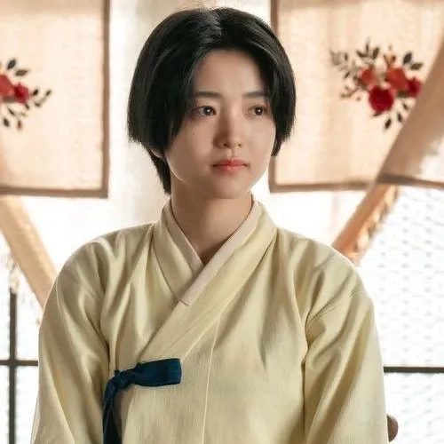 Behind-the-scenes cut of Kim Taeri