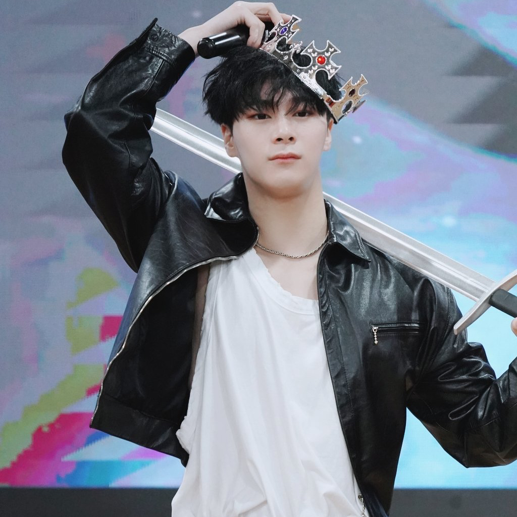 Recent activity shot of Cha Eunwoo