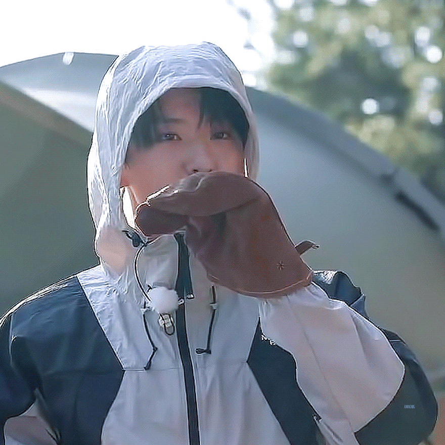 Behind-the-scenes cut of Dex