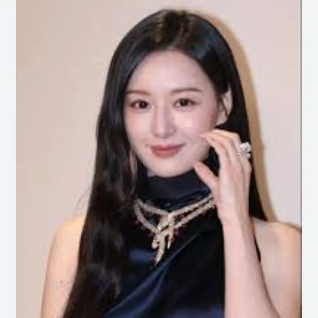 Behind-the-scenes cut of Kim Jiwon