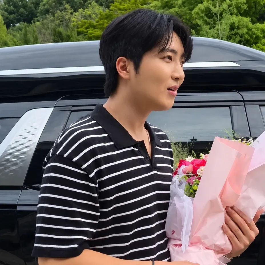 A moment captured by a fan of Hwang Yunsung