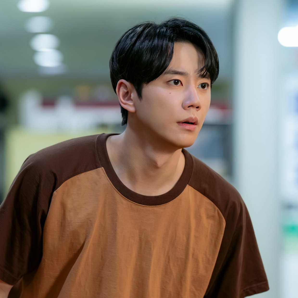 Behind-the-scenes cut of Lee Junyoung