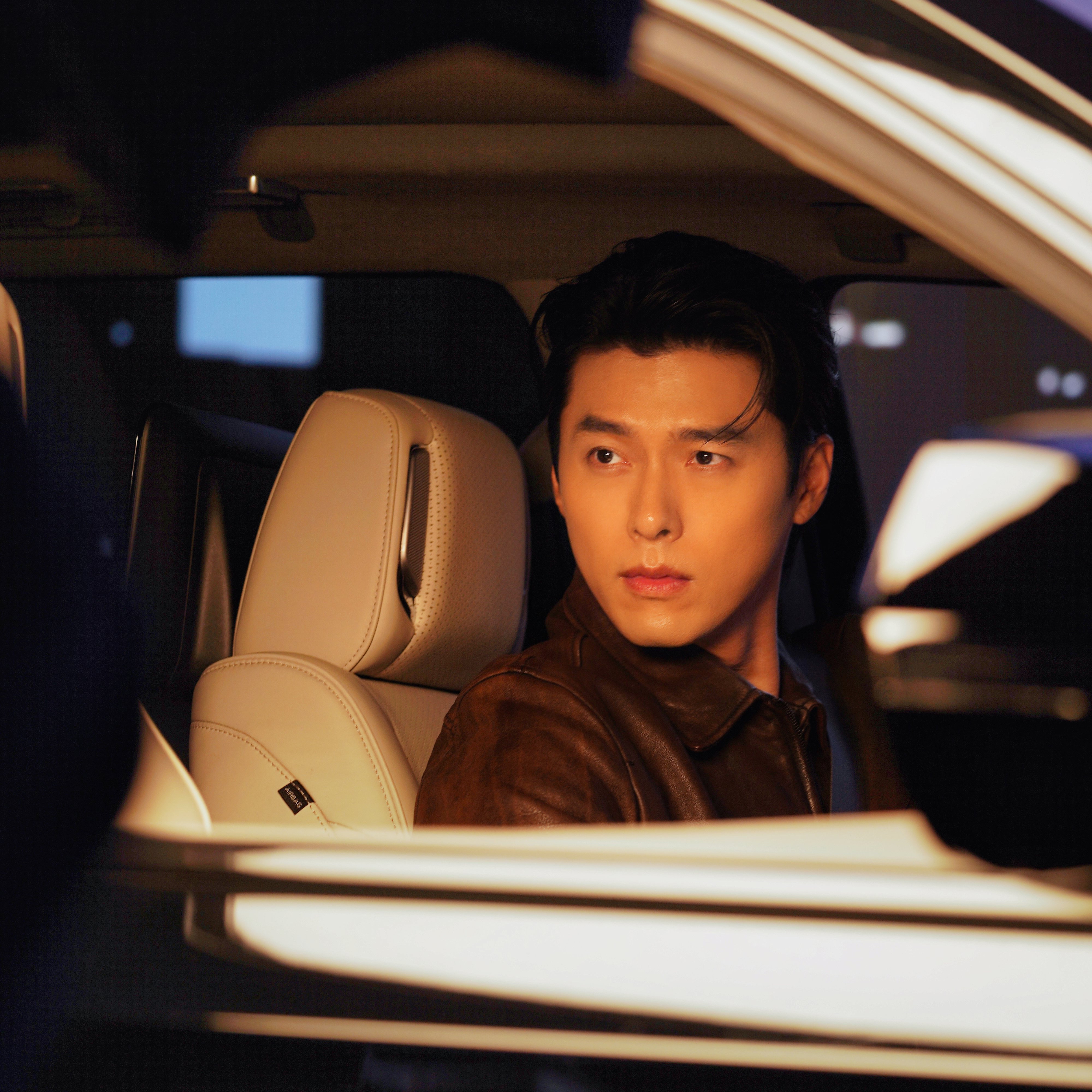 Momen yang diabadikan oleh penggemar Hyun Bin