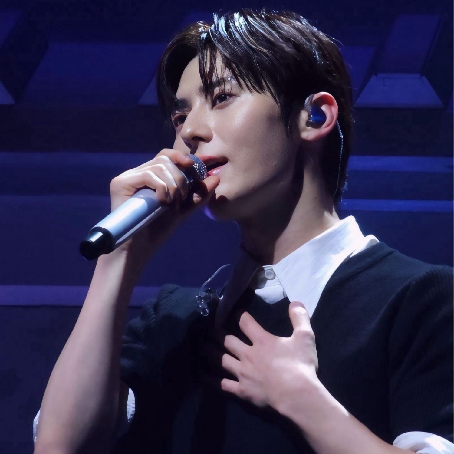 Recent activity shot of Hwang Minhyun