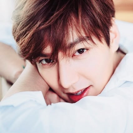 イ・ミンホの最近の活動ショット