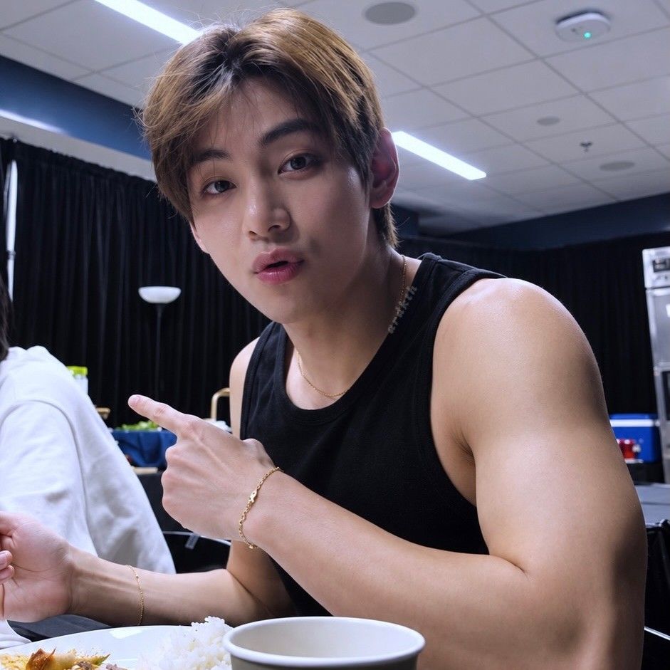 Behind-the-scenes cut of Kim Taehyung (V)