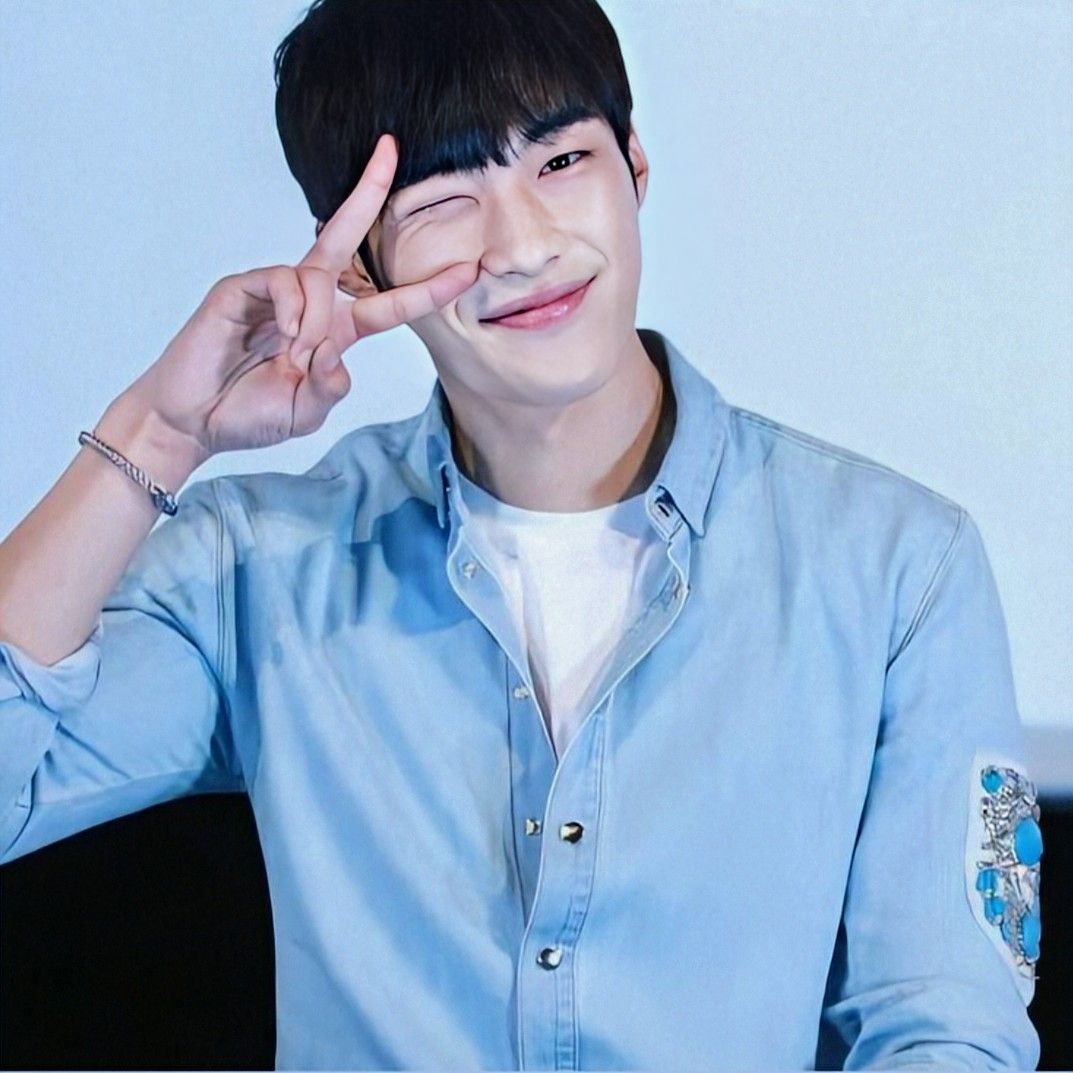 A moment captured by a fan of Woo Dohwan