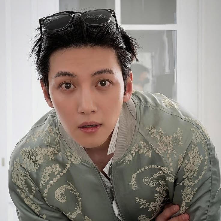 Behind-the-scenes cut of Ji Changwook