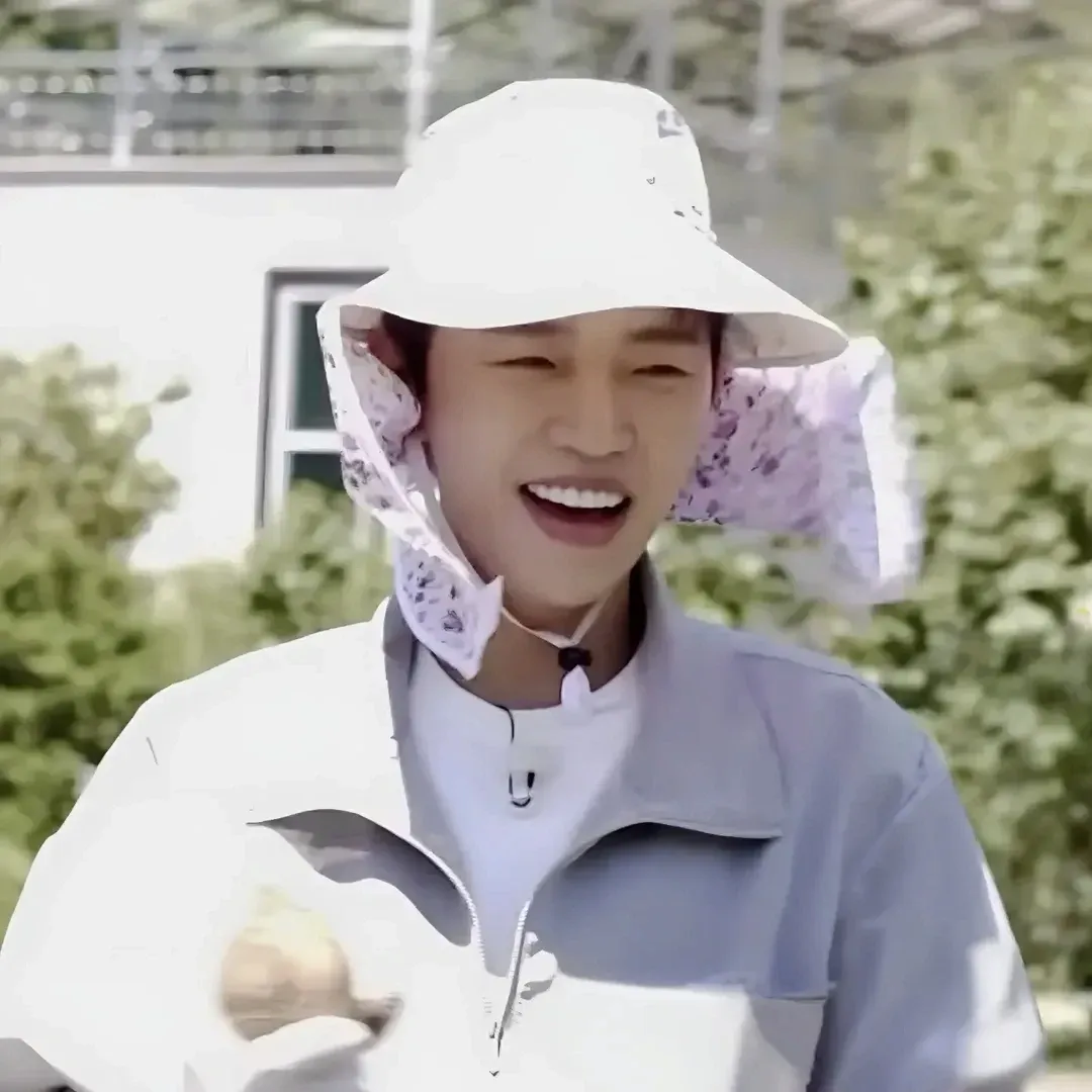 Behind-the-scenes cut of Lim Youngwoong