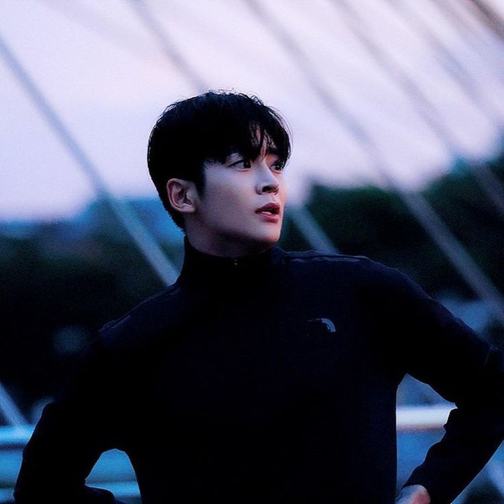 Momen yang diabadikan oleh penggemar Rowoon