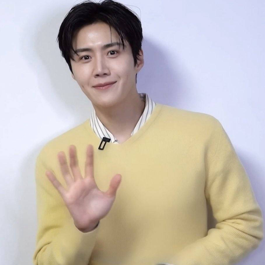 粉丝拍下的金宣虎瞬间