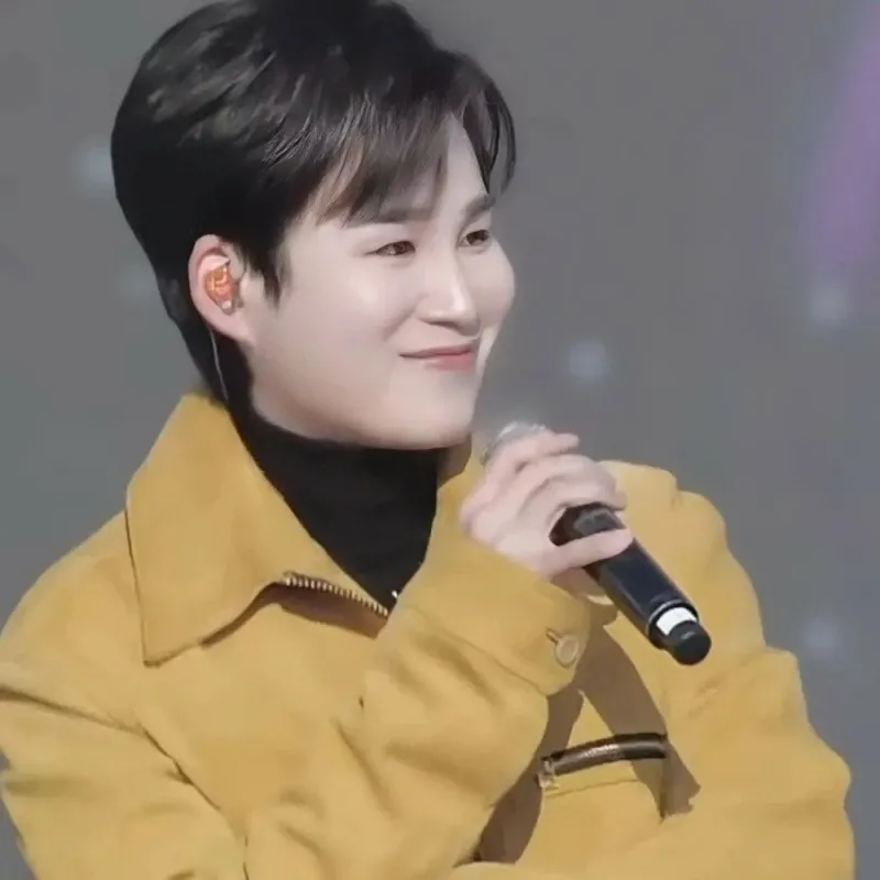 김희재의 최신 사진
