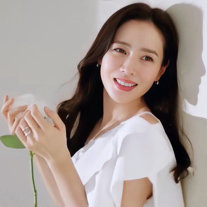 Foto kegiatan terbaru dari Son Yejin