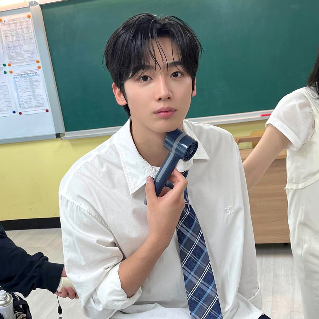 Behind-the-scenes cut of Kim Yohan