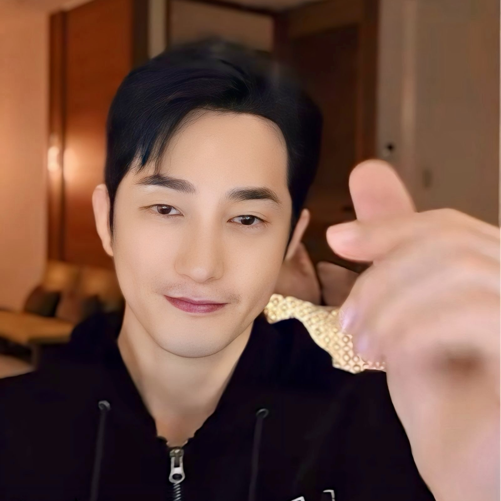 Behind-the-scenes cut of Park Sihoo