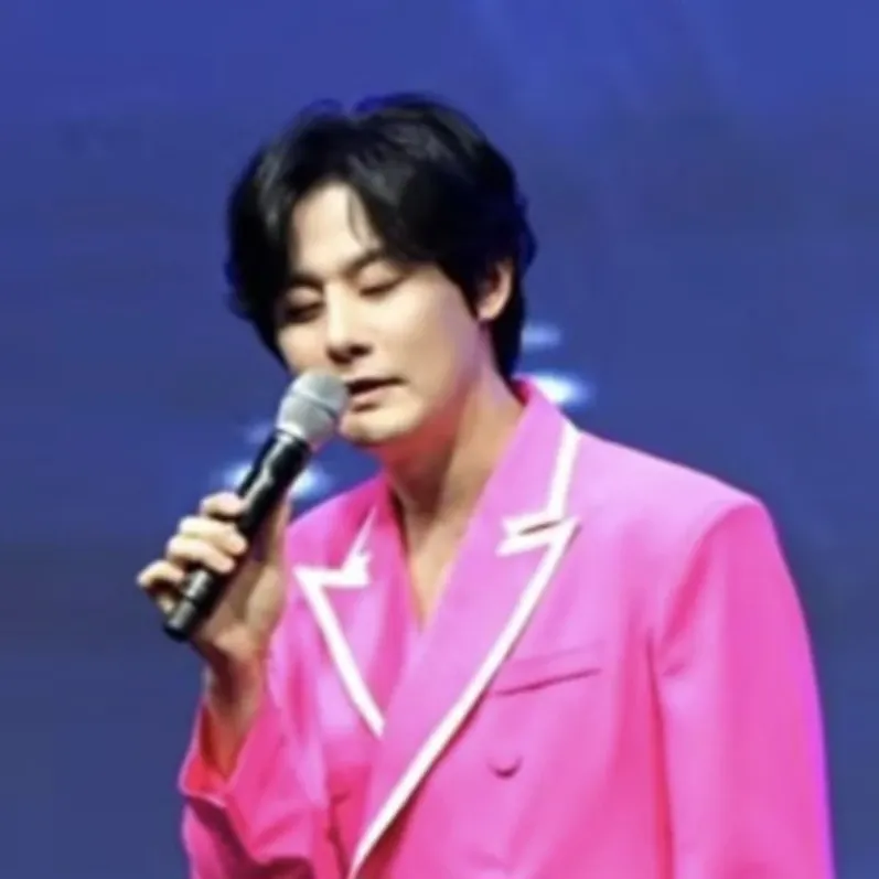 Behind-the-scenes cut of Kang Moonkyung