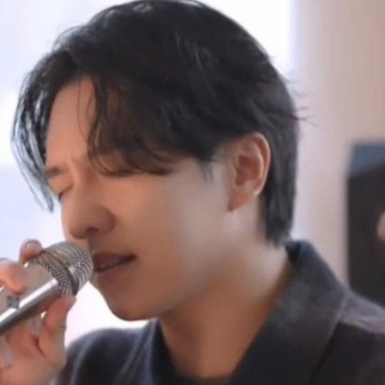 Foto terbaru dari Lee Seunggi