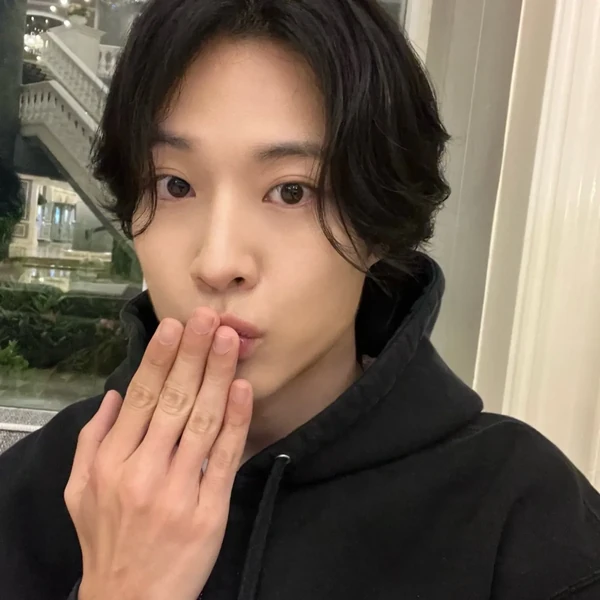 Popular profile image of Lee Jongwon selected by vote