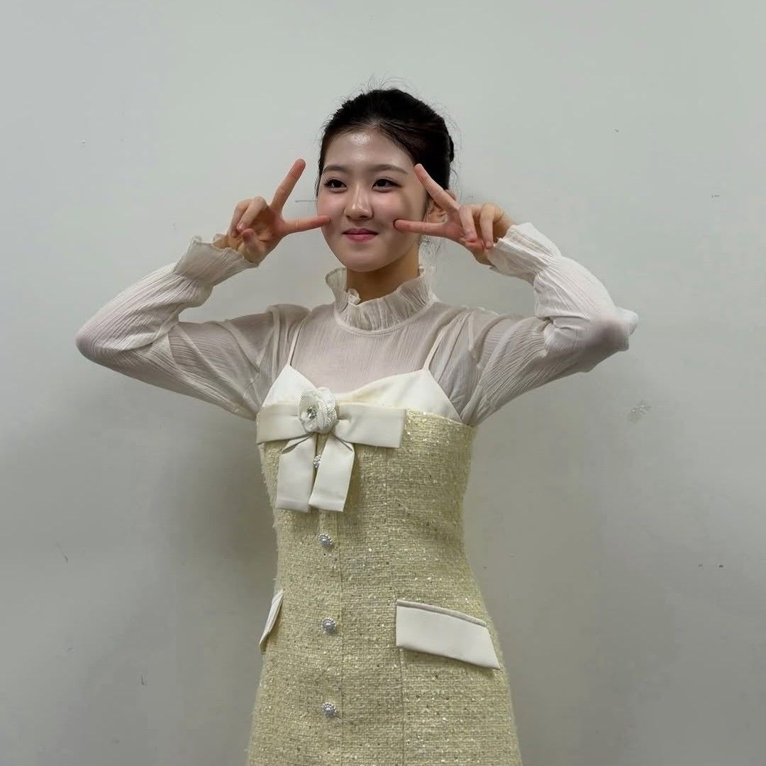 Behind-the-scenes cut of Yoon Yoonseo