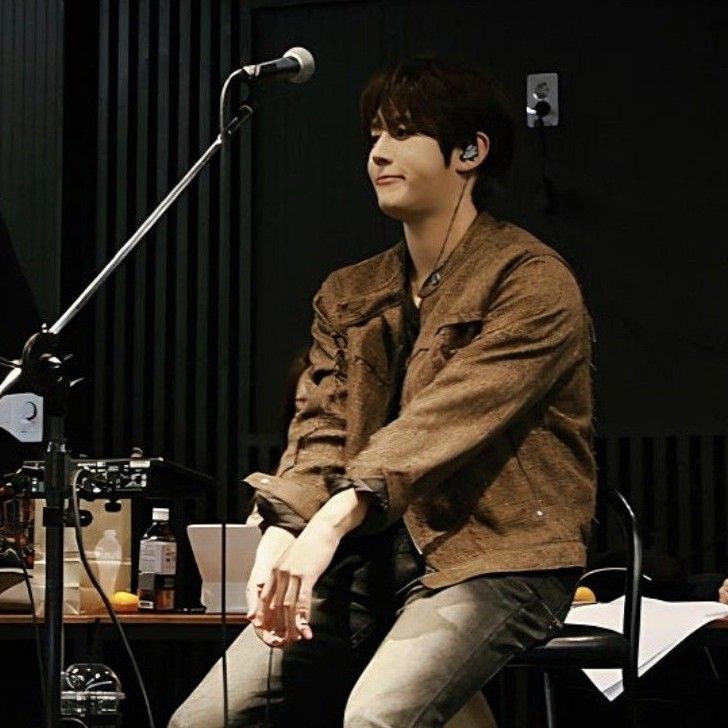 粉絲拍下的金俊賢瞬間