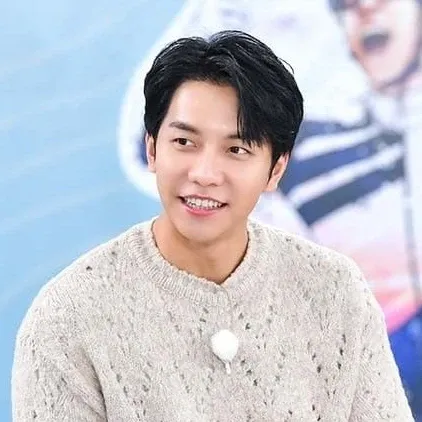 Recent activity shot of Lee Seunggi
