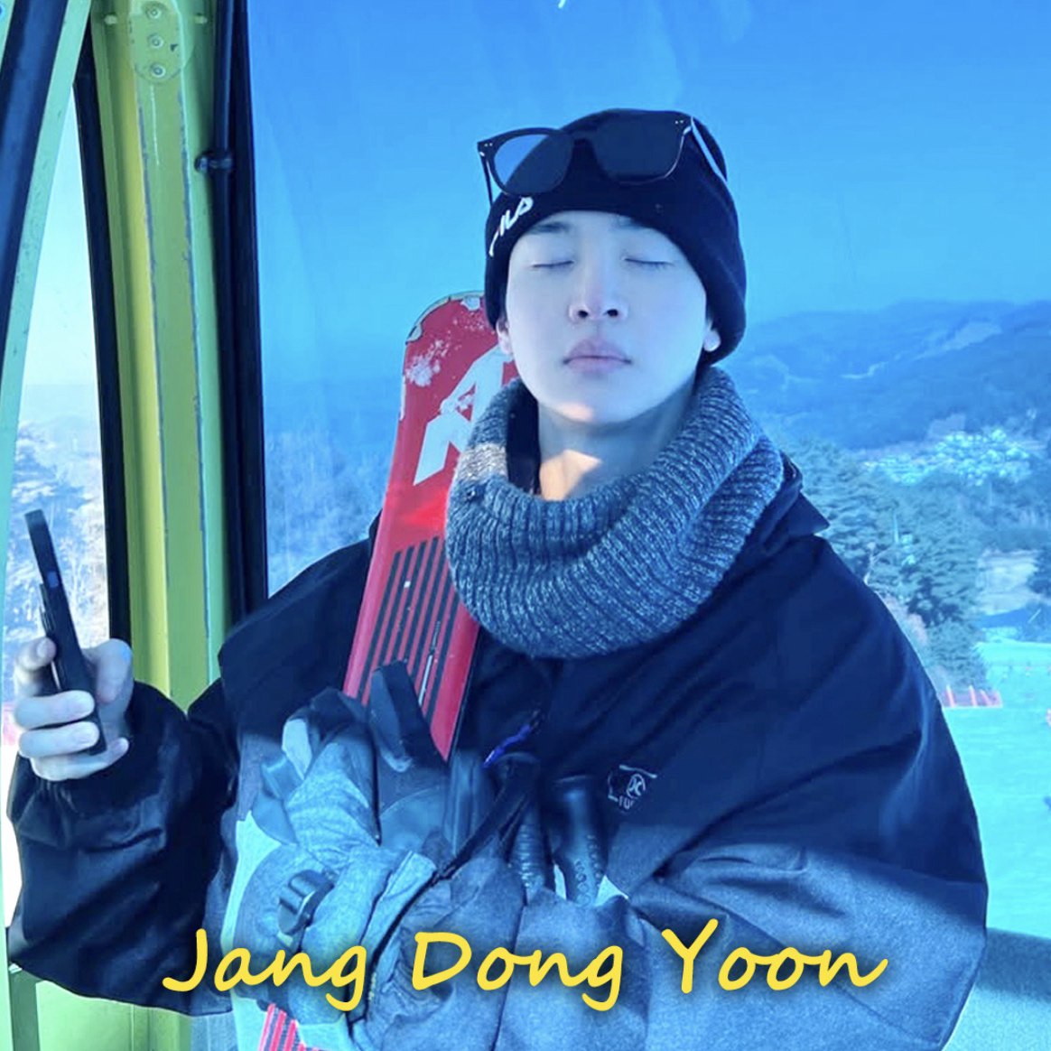 Behind-the-scenes cut of Jang Dongyoon