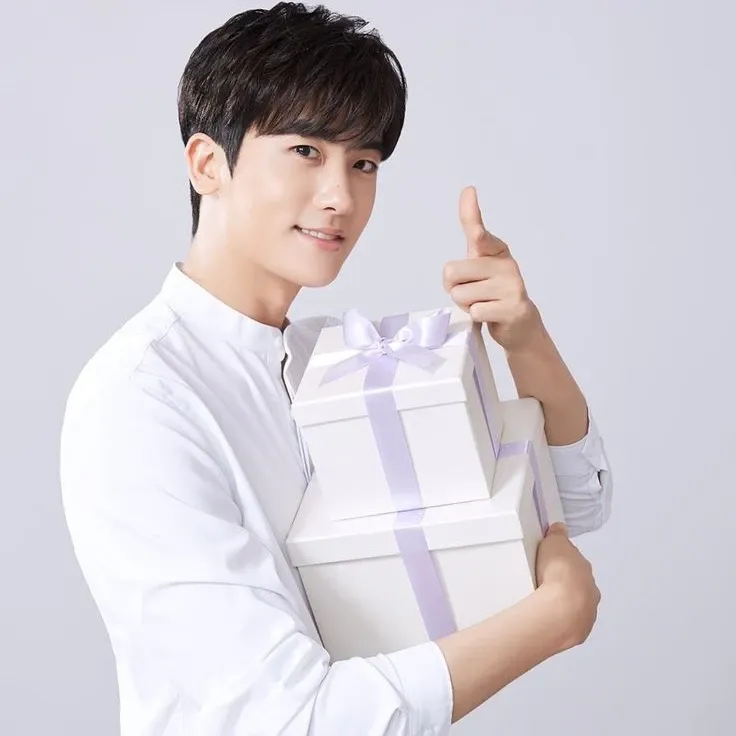 Behind-the-scenes cut of Park Hyungsik