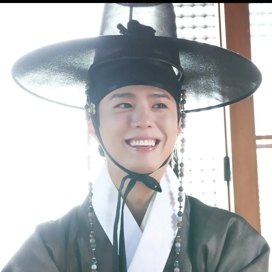 A moment captured by a fan of Park Bogum